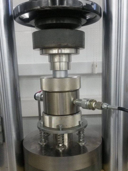 Análisis y Procesamiento de Ensayos de Laboratorio de Mecánica de Rocas: Una Perspectiva Técnica