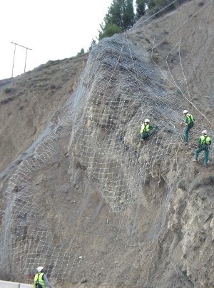 Métodos Geotécnicos para la Estabilidad de Taludes Rocosos: Mallas de Acero